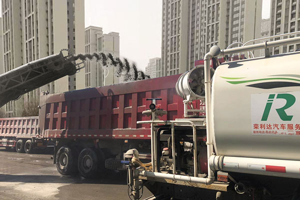 挖掘機(jī)租賃要考慮期限、費(fèi)用等事項(xiàng)